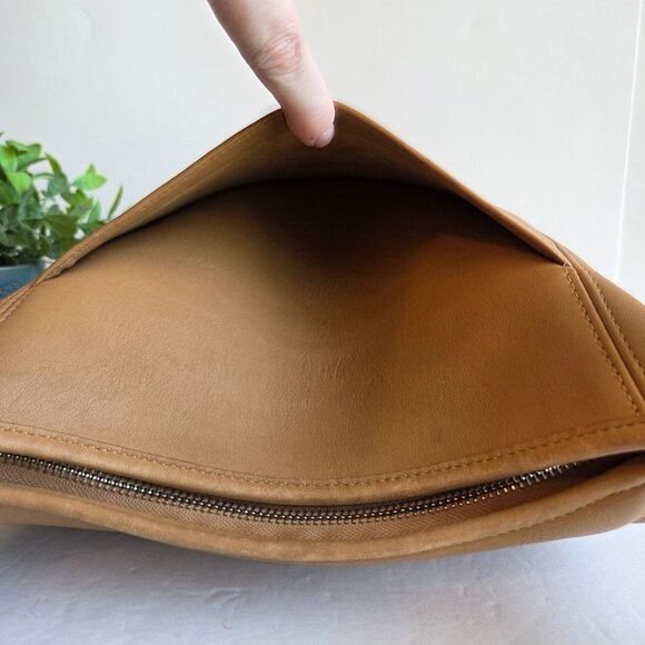 EUC Coach Vintage Legacy Slim Duffle Shoulder Bag (#9060) in Camel w/Nickel HW - Picture 13 of 16